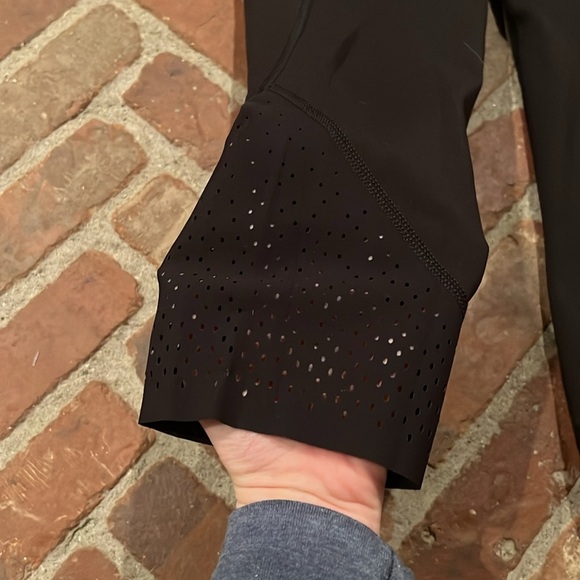 Lululemon Laser Cut Cropped leggings - Picture 3 of 6